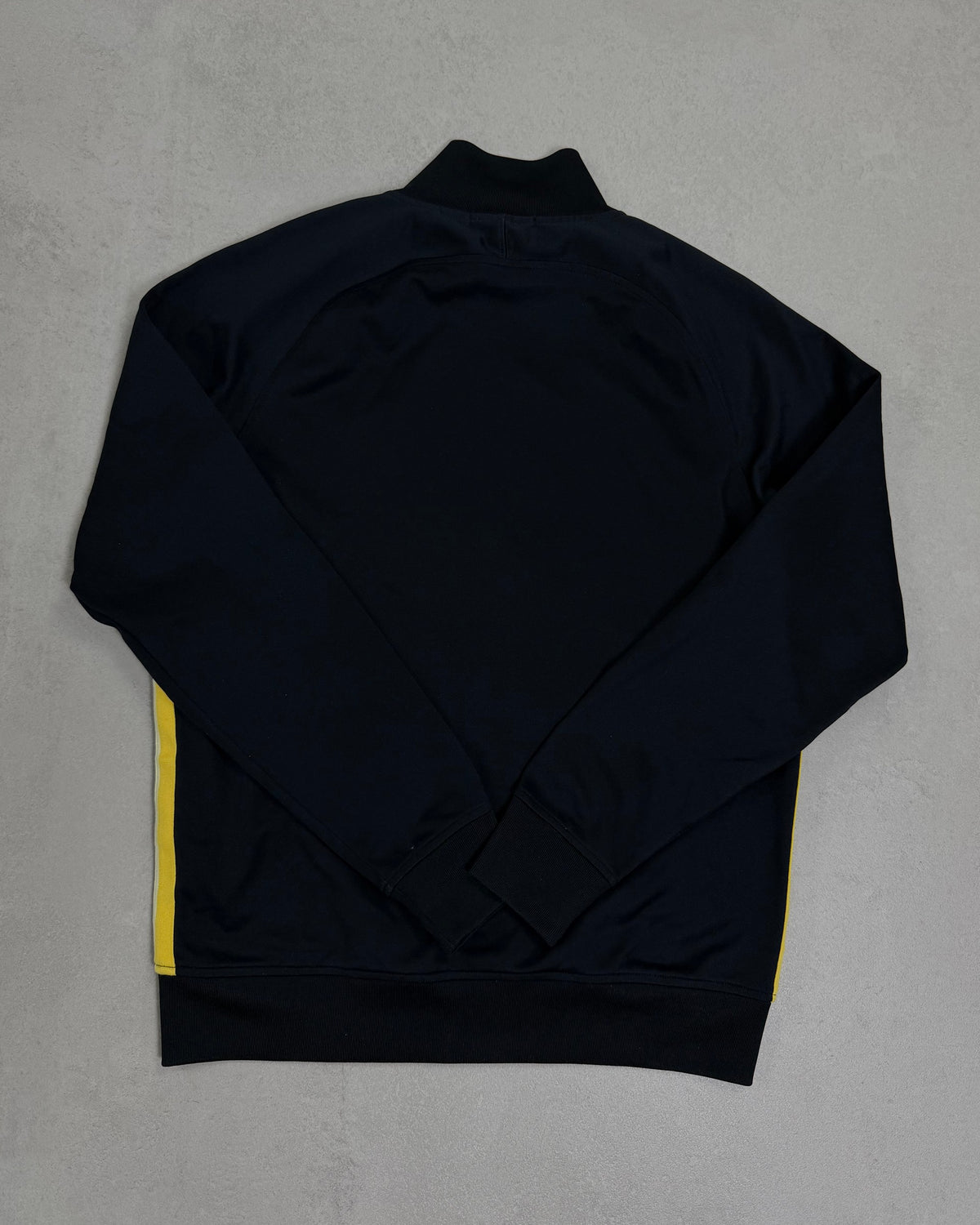 Lyle & Scott Trainingsjacke Schwarz mit gelben Seitenstreifen – Rückseite