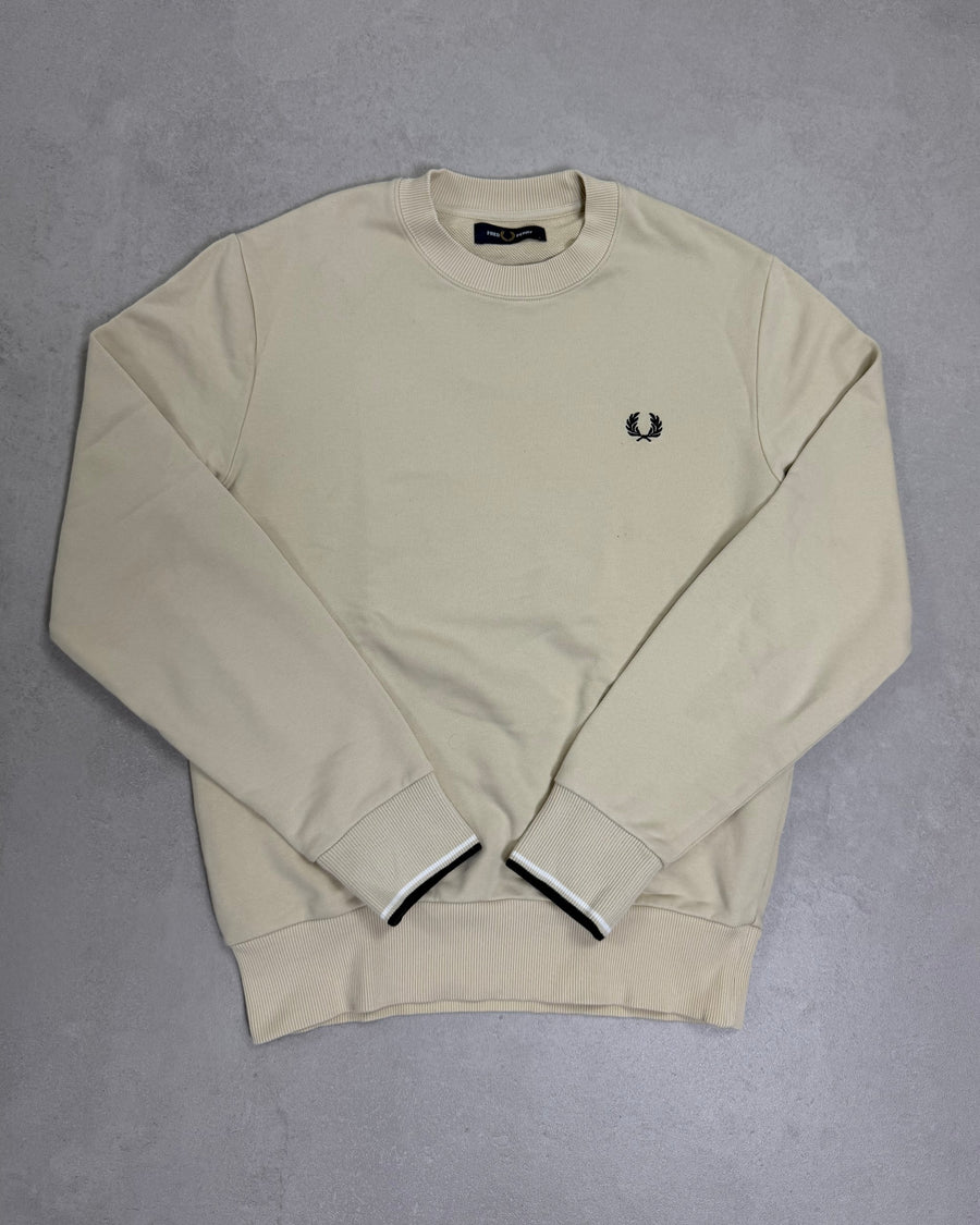 Fred Perry Pullover Creme mit schwarzem Lorbeerkranz – Vorderseite