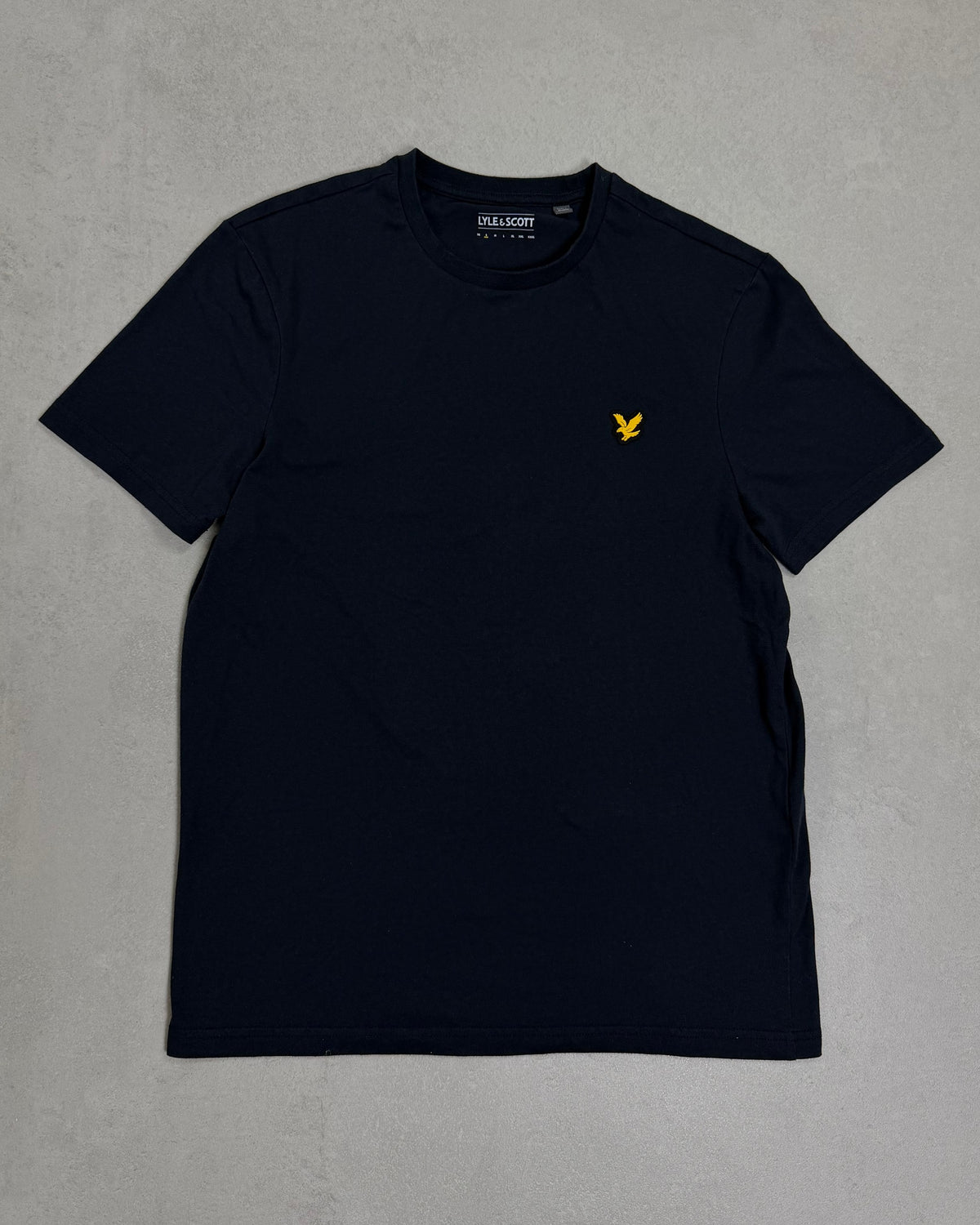 Lyle & Scott T-Shirt Schwarz mit Adler – Vorderseite