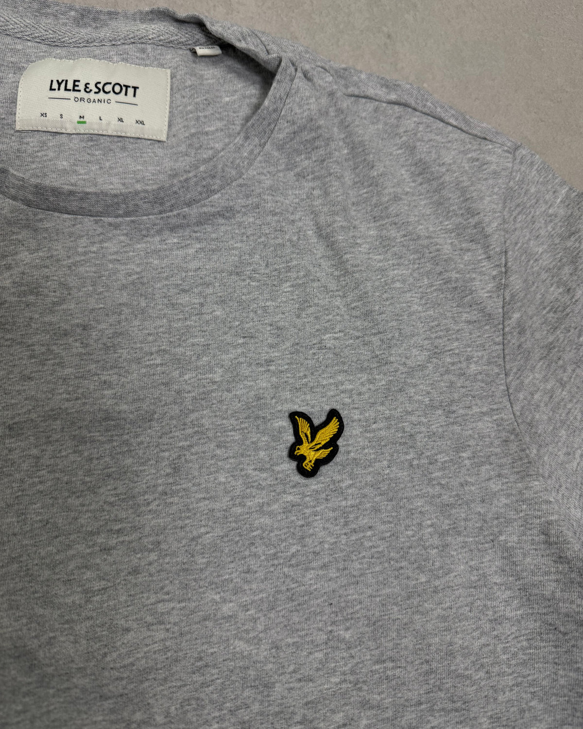 Lyle & Scott T-Shirt Grau meliert mit Adler – Detail