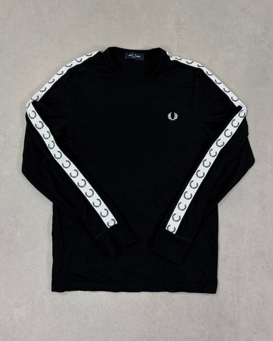 Fred Perry Langarmshirt Schwarz mit Lorbeer-Tape – Vorderseite