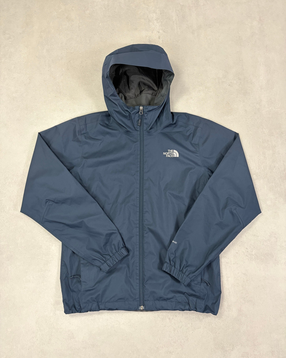 The North Face Regenjacke Stahlblau mit Kapuze – Vorderseite