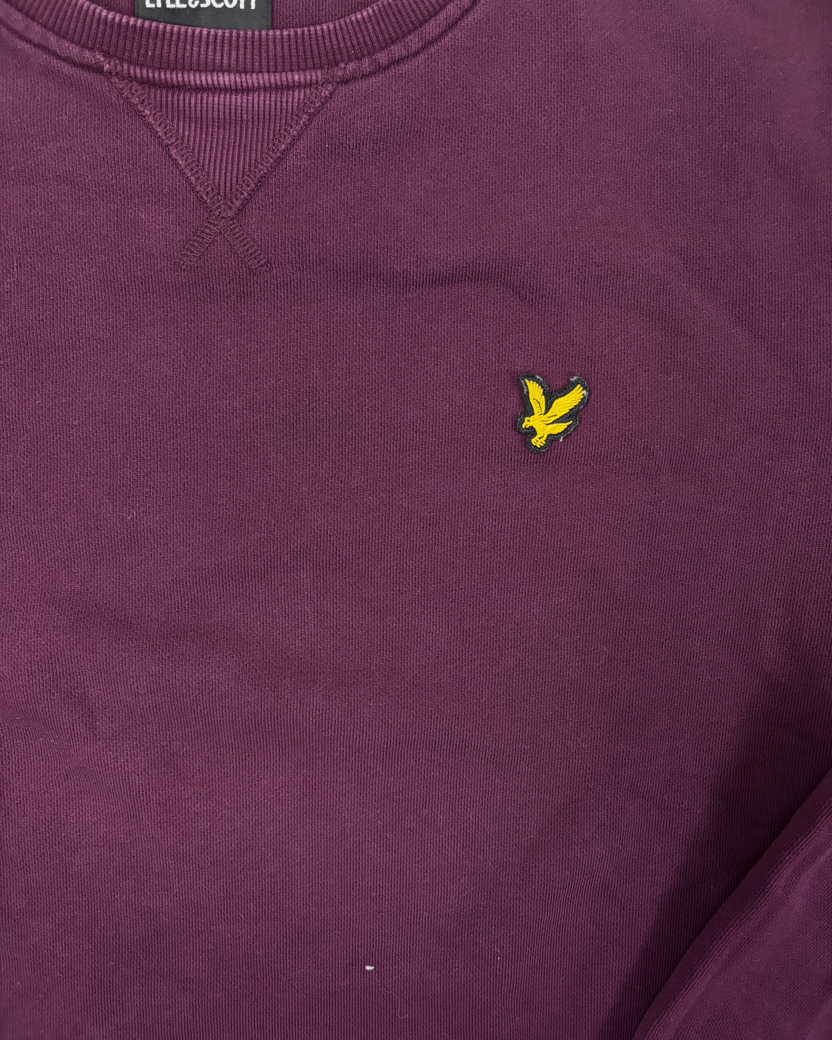 Lyle & Scott Pullover Bordeaux mit Adler – Detail