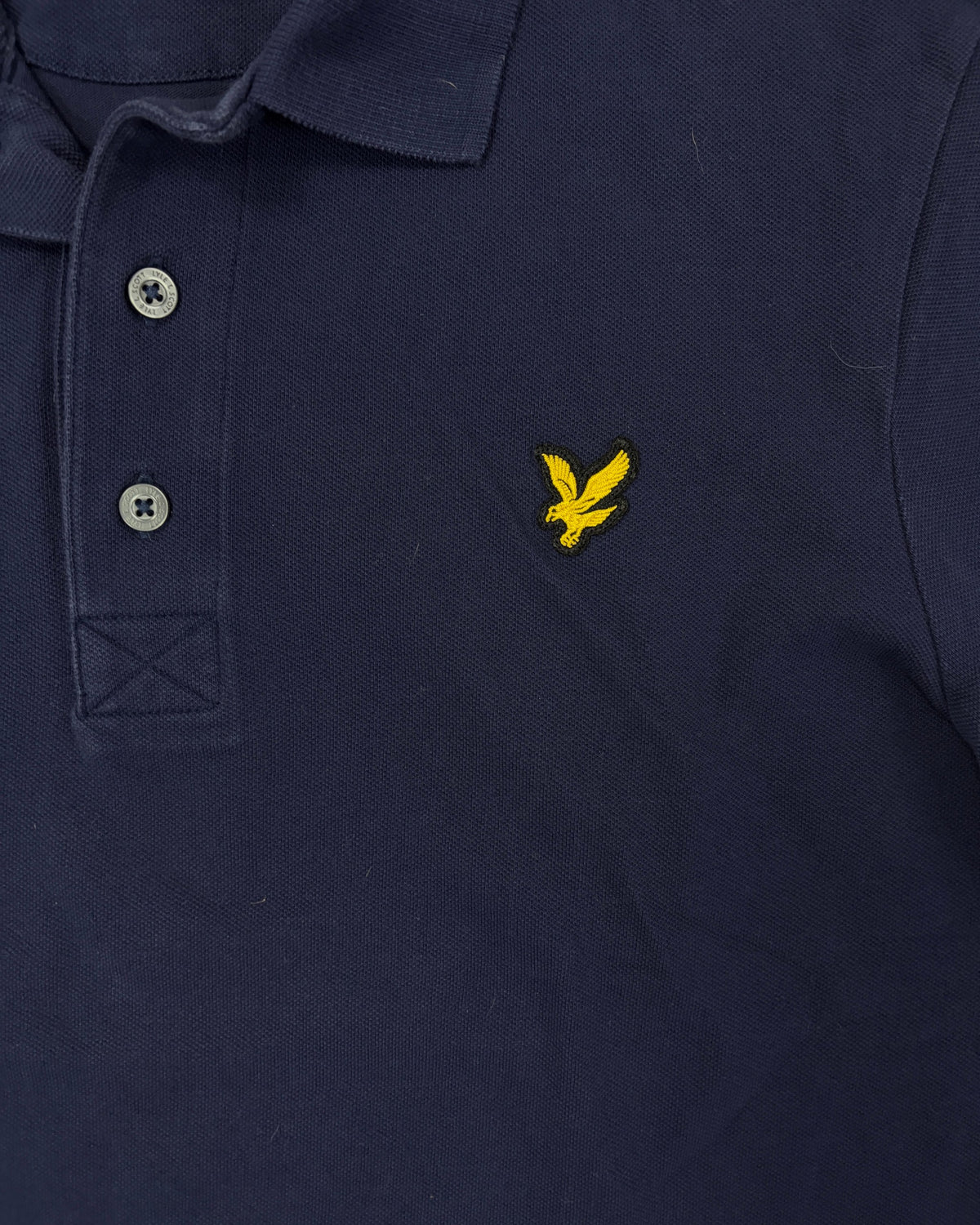 Lyle & Scott Poloshirt Navy mit Adler – Detail