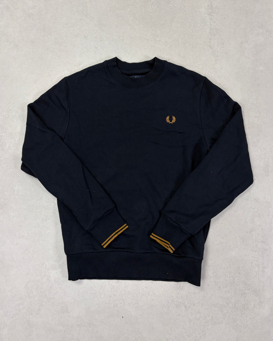 Fred Perry Pullover Navy mit goldenem Lorbeerkranz – Vorderseite