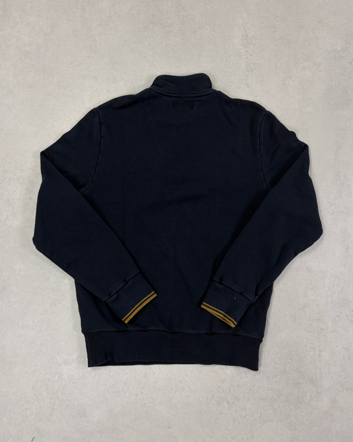 Fred Perry Half-Zip Pullover Navy mit goldenem Lorbeer Größe M – Rückseite