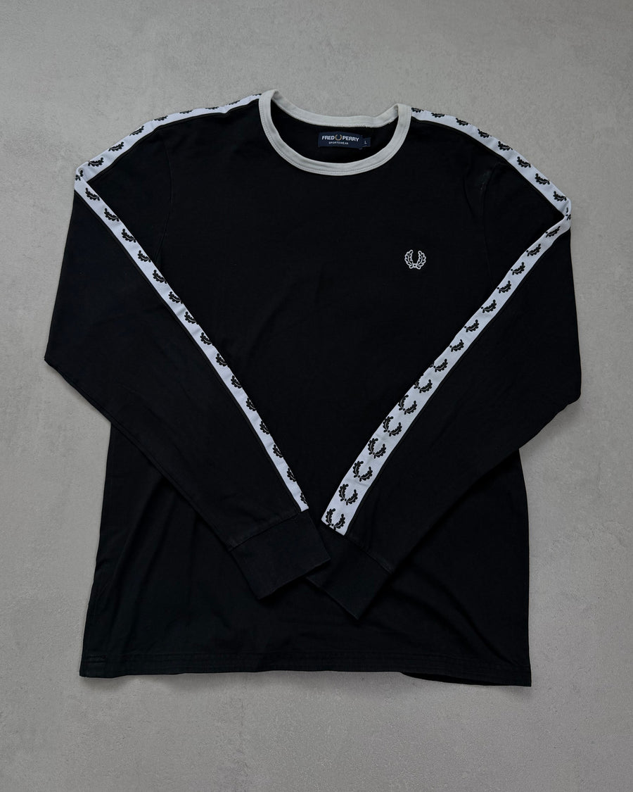 Fred Perry Langarmshirt Schwarz mit Lorbeerkranz-Tape Größe L – Vorderseite