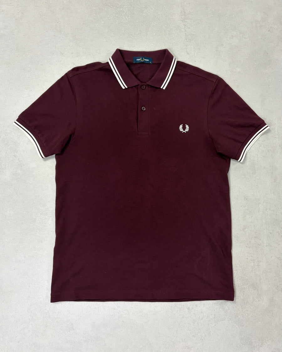 Fred Perry Poloshirt Bordeaux mit Twin Tipping Größe M – Vorderseite