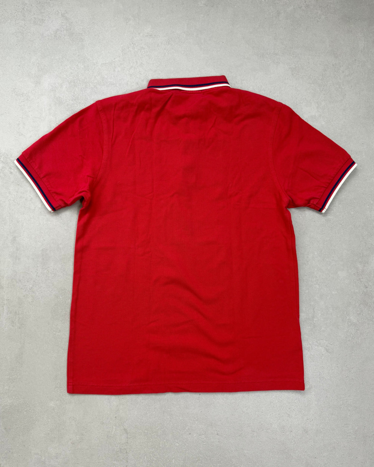 Fred Perry Poloshirt Rot mit Navy-Weiß-Tipping Slim Fit Größe M – Rückseite