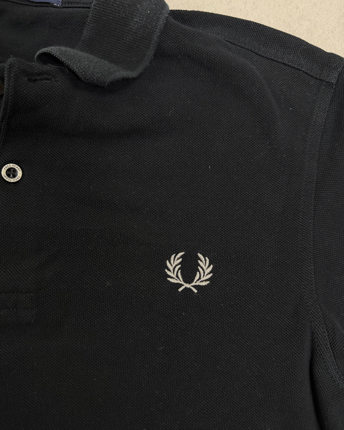 Fred Perry Poloshirt Schwarz Größe S – Detail