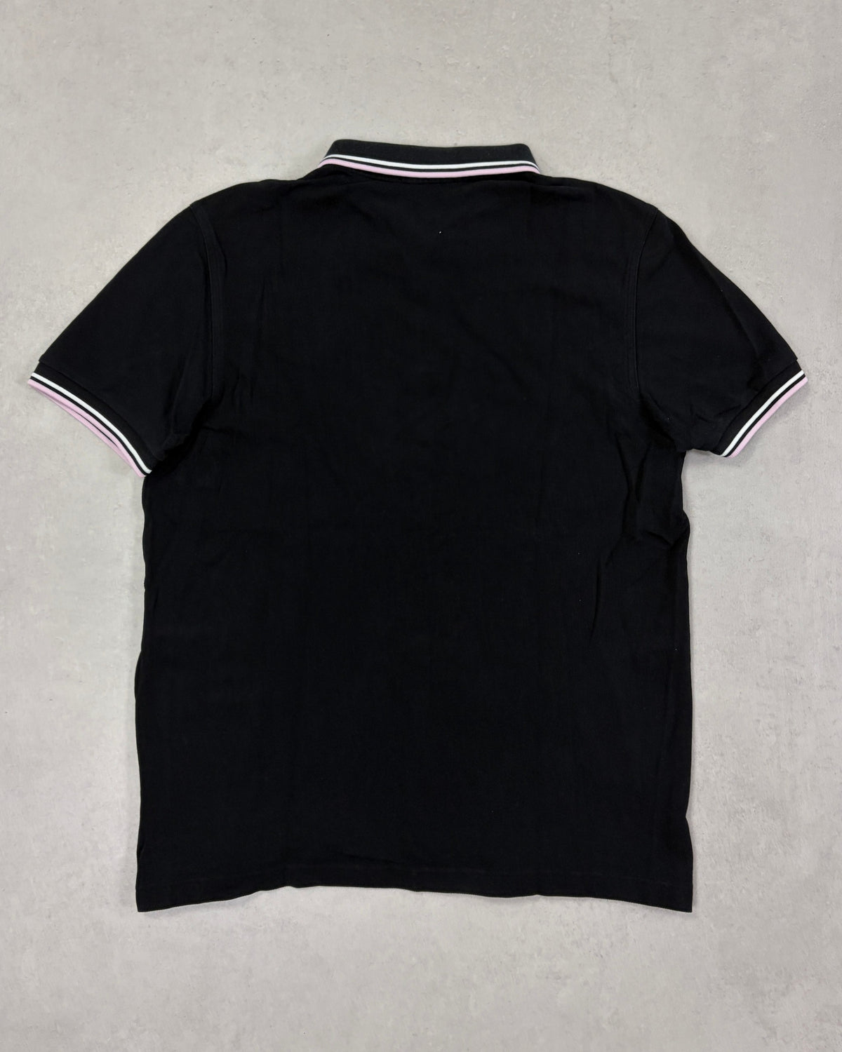 Fred Perry Poloshirt Schwarz mit Rosa-Tipping Größe L – Rückseite