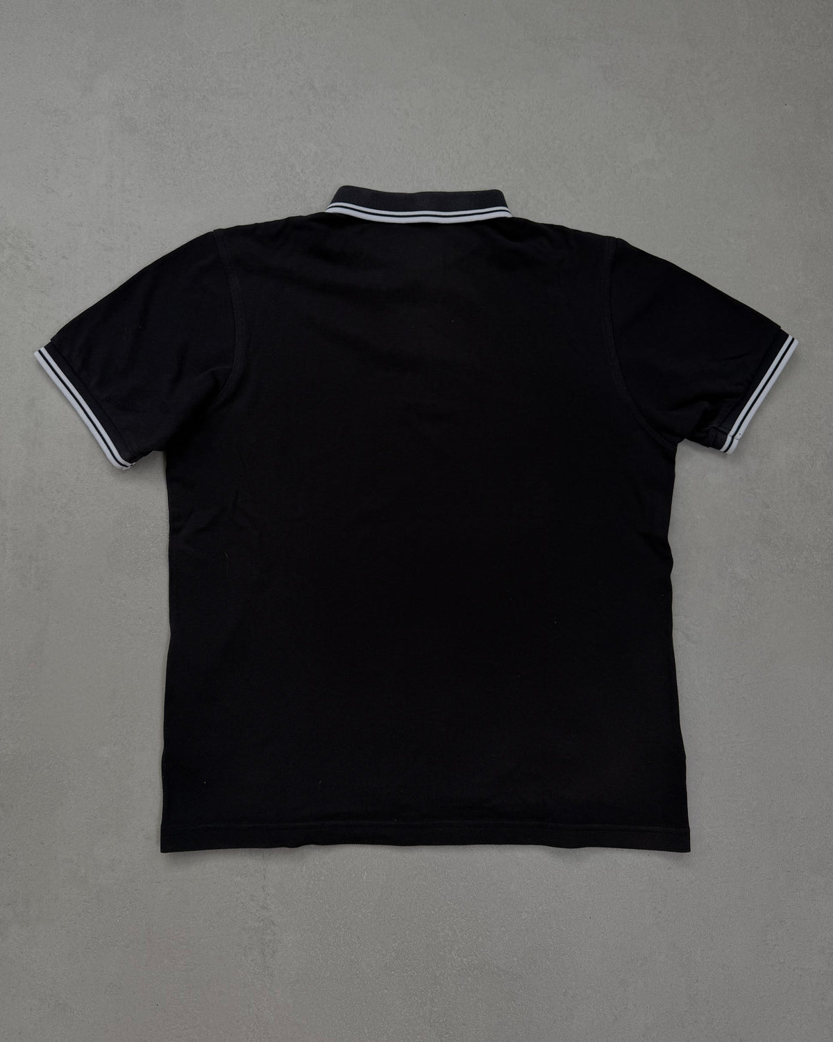 Fred Perry Poloshirt Schwarz mit weißem Twin Tipping Größe L – Rückseite