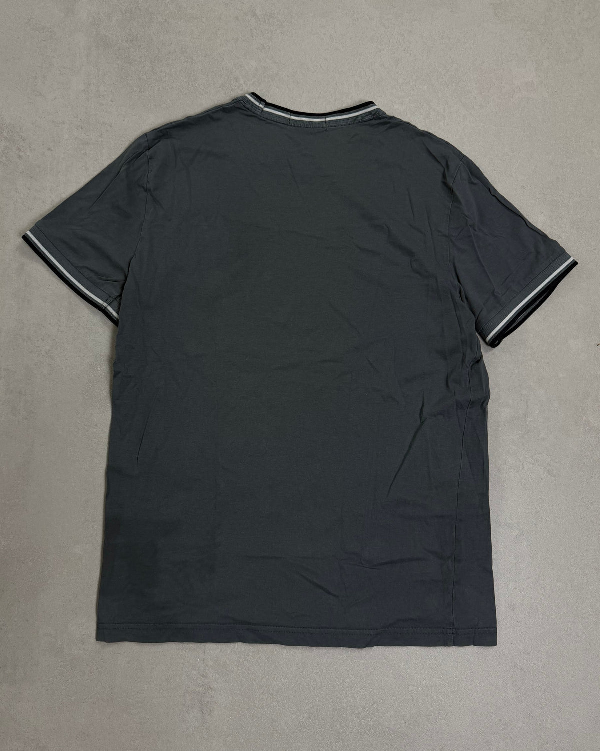 Fred Perry Ringer T-Shirt Anthrazit mit Twin Tipping Größe M – Rückseite