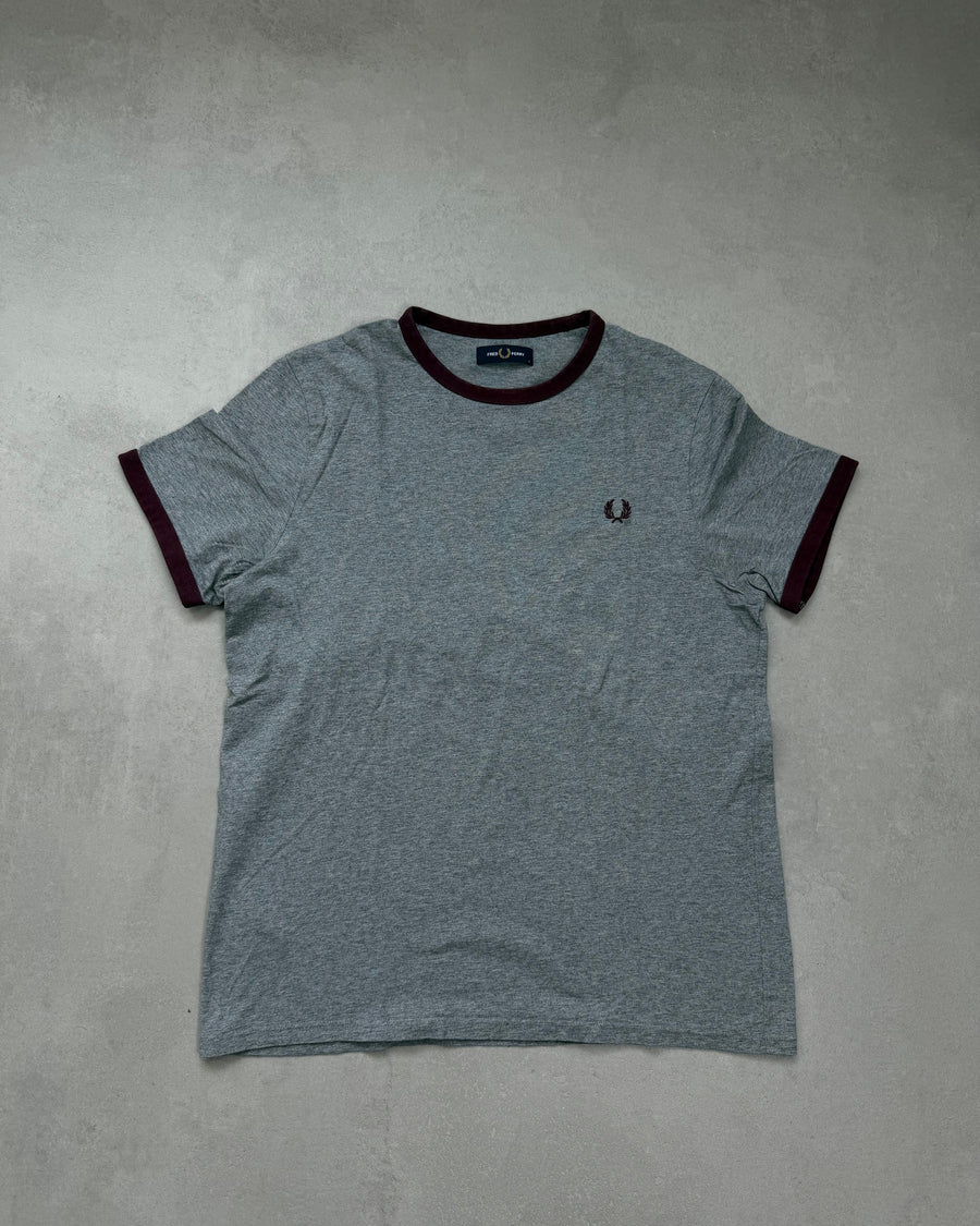 Fred Perry Ringer T-Shirt Grau meliert mit Bordeaux-Bündchen Größe L – Vorderseite