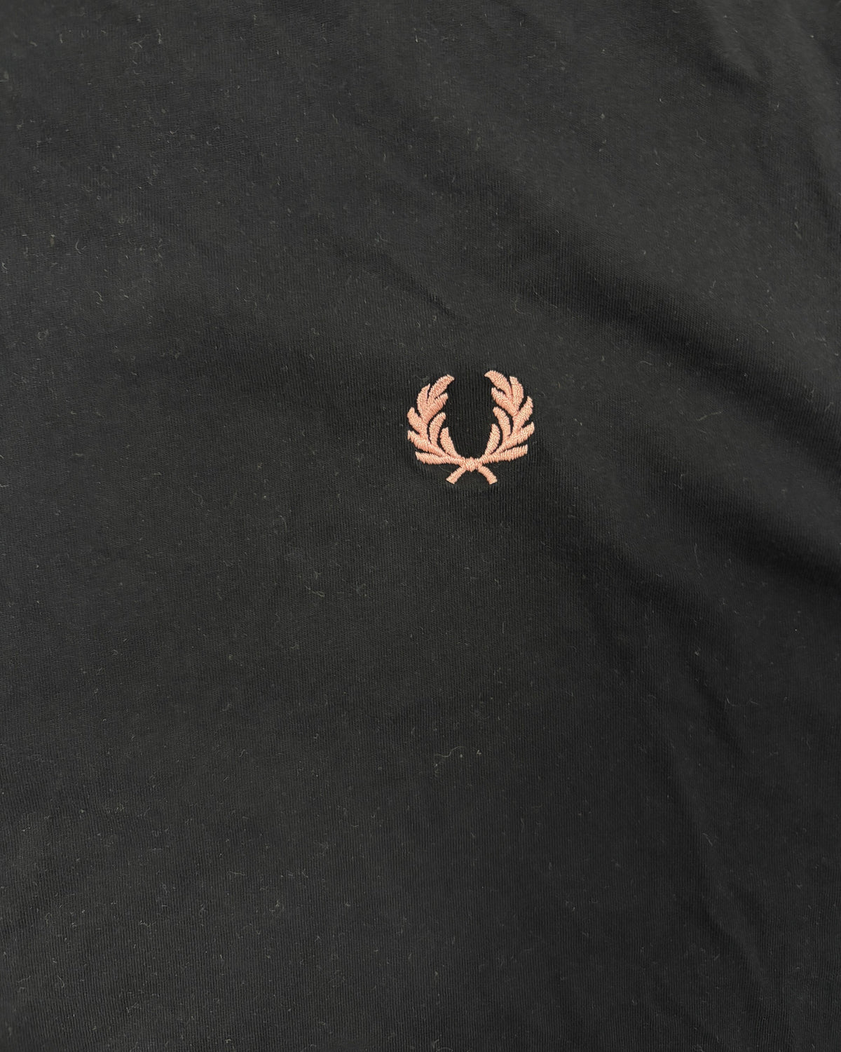 Fred Perry Ringer T-Shirt Schwarz mit Koralle-Tipping Größe 2XL – Detail