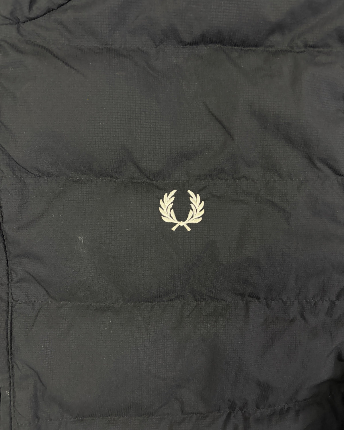 Fred Perry Steppjacke Schwarz mit Tipping-Bund Größe M – Detail