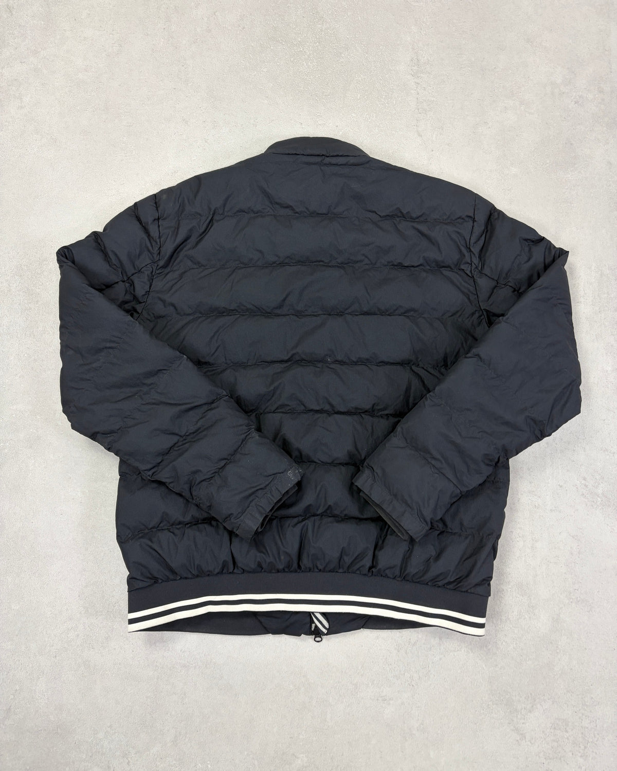 Fred Perry Steppjacke Schwarz mit Tipping-Bund Größe M – Rückseite