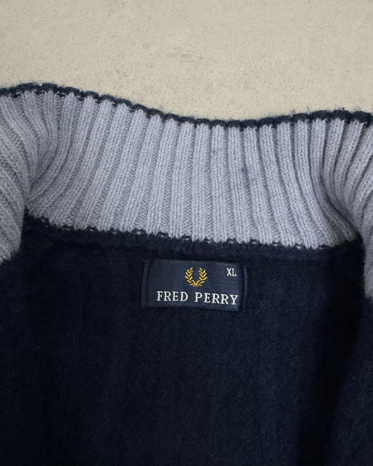 Fred Perry Strickjacke Navy mit Zip Größe XL – Etikett