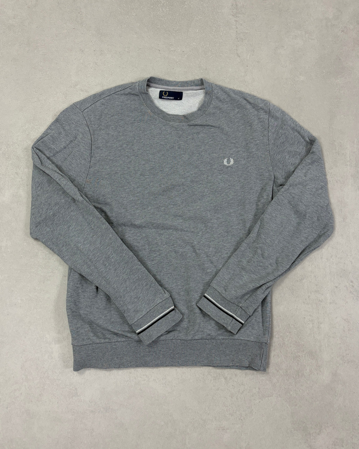 Fred Perry Pullover Grau meliert mit dunklem Tipping Größe M – Vorderseite
