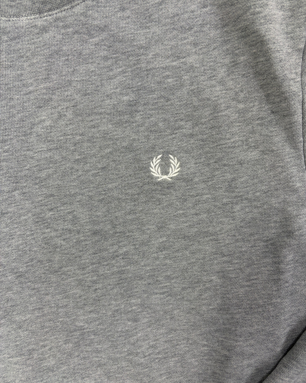 Fred Perry Pullover Grau meliert mit hellem Tipping Größe M – Detail