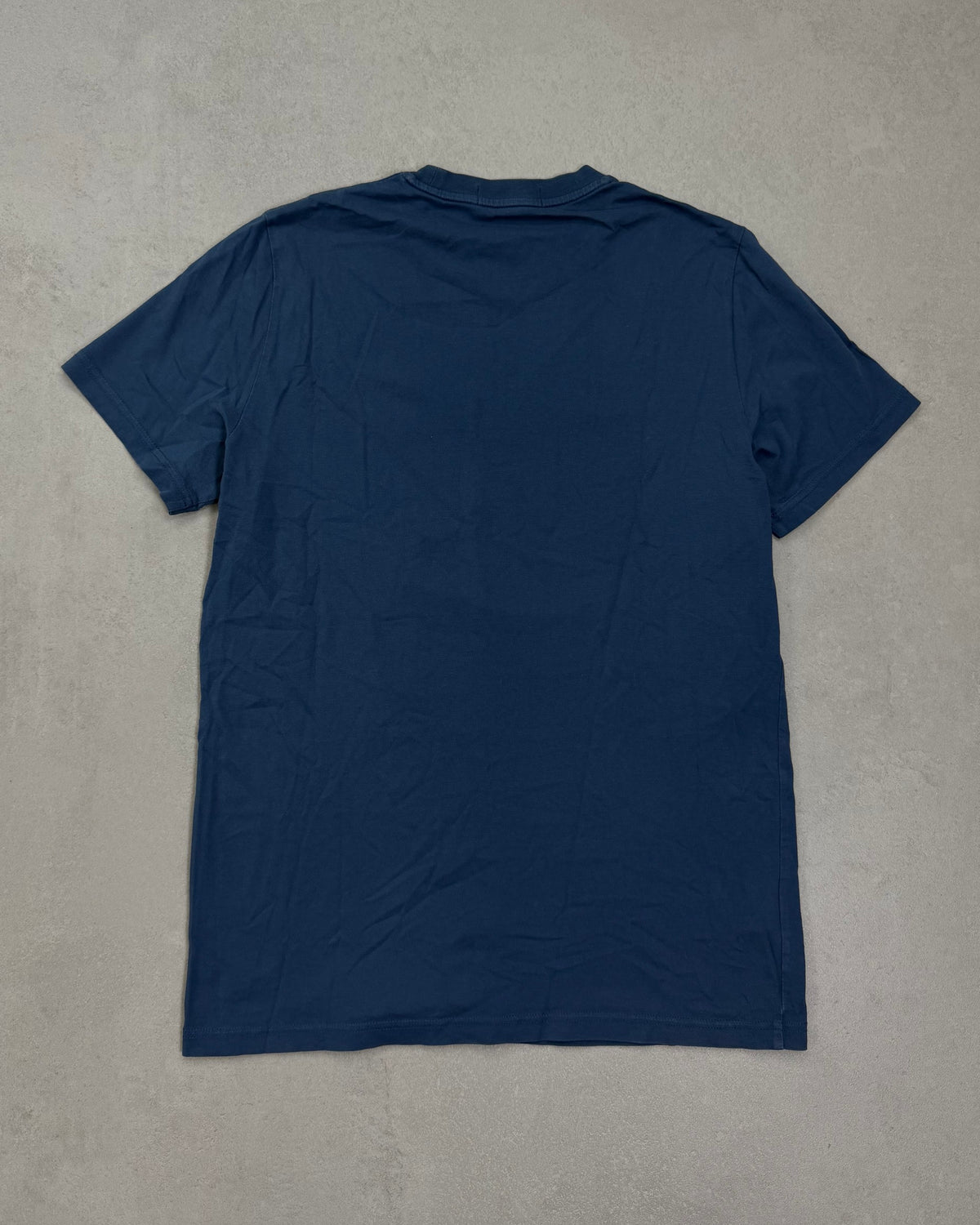 Fred Perry T-Shirt Blau mit gesticktem Schriftzug Größe S – Rückseite