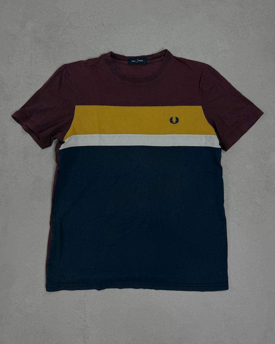 Fred Perry T-Shirt Colourblock Bordeaux-Senf-Navy Größe M – Vorderseite