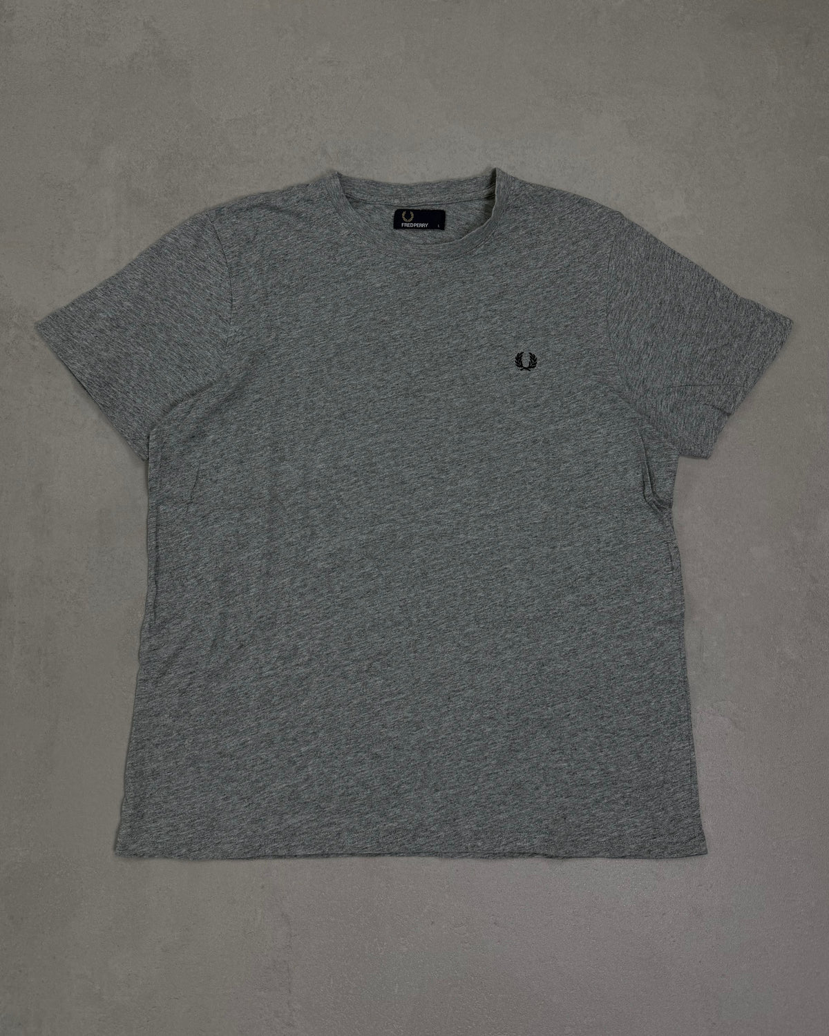 Fred Perry T-Shirt Grau meliert mit Lorbeerkranz Größe L – Vorderseite