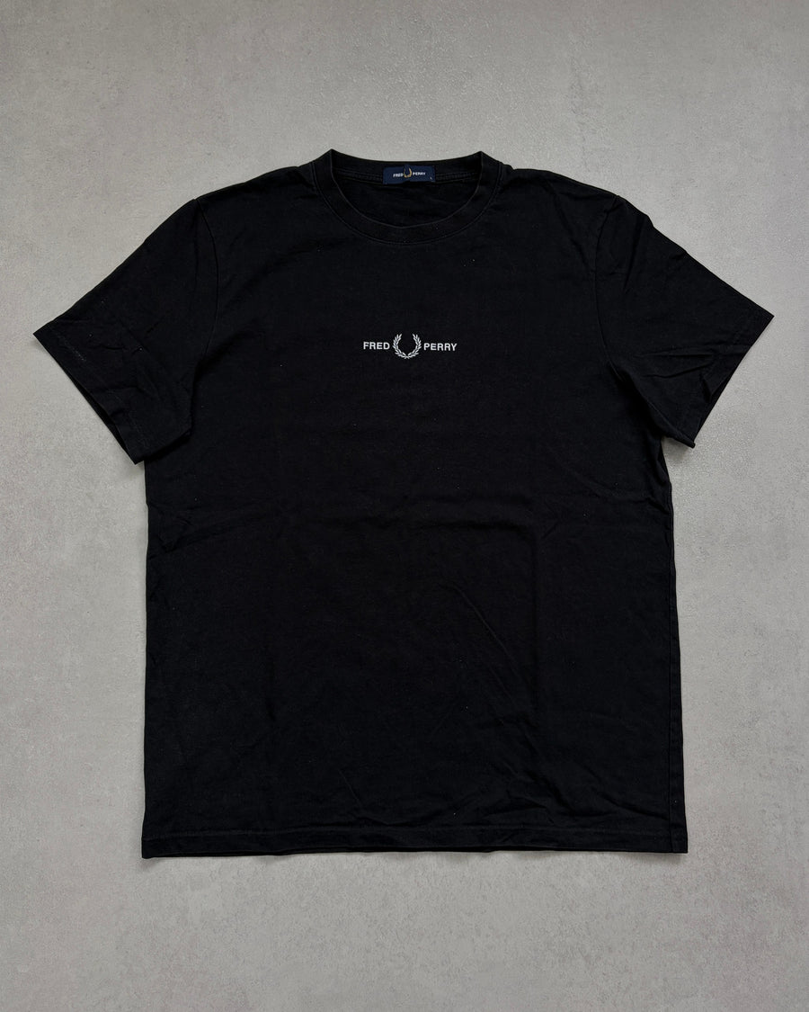 Fred Perry T-Shirt Schwarz mit Logo-Stickerei Größe L – Vorderseite