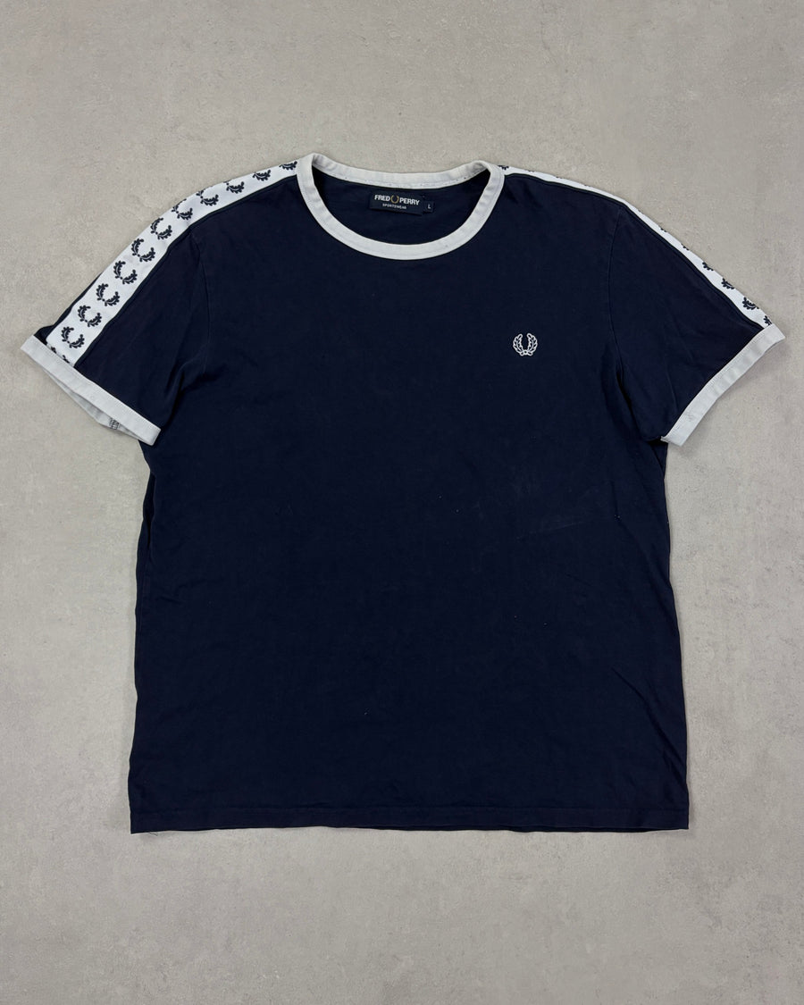 Fred Perry Taped Ringer T-Shirt Navy Größe L – Vorderseite