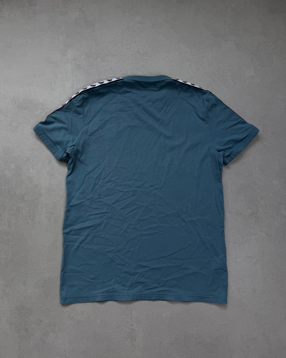 Fred Perry Taped T-Shirt Taubenblau Größe M – Rückseite