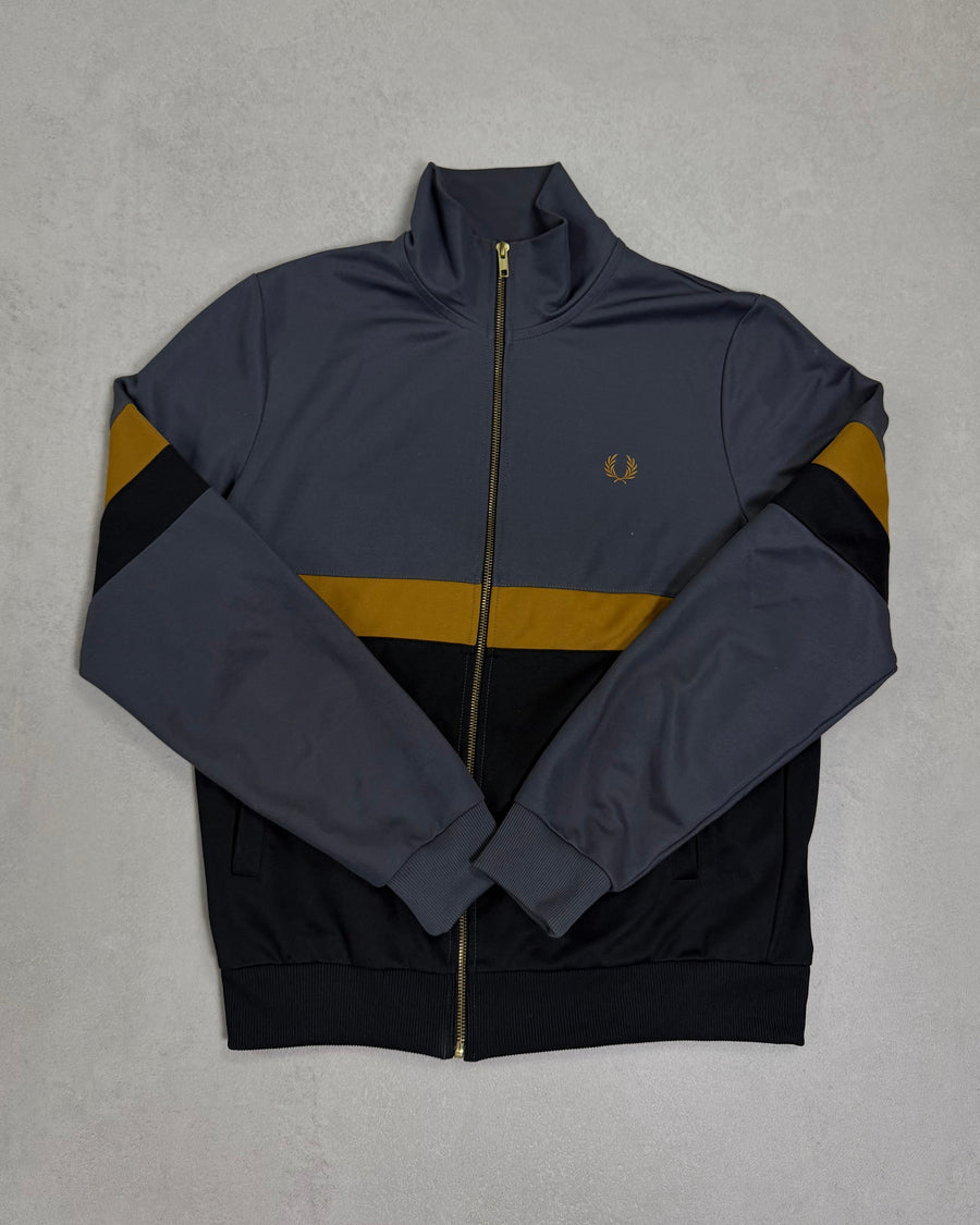 Fred Perry Trainingsjacke Grau-Schwarz mit Senf-Streifen Größe M – Vorderseite