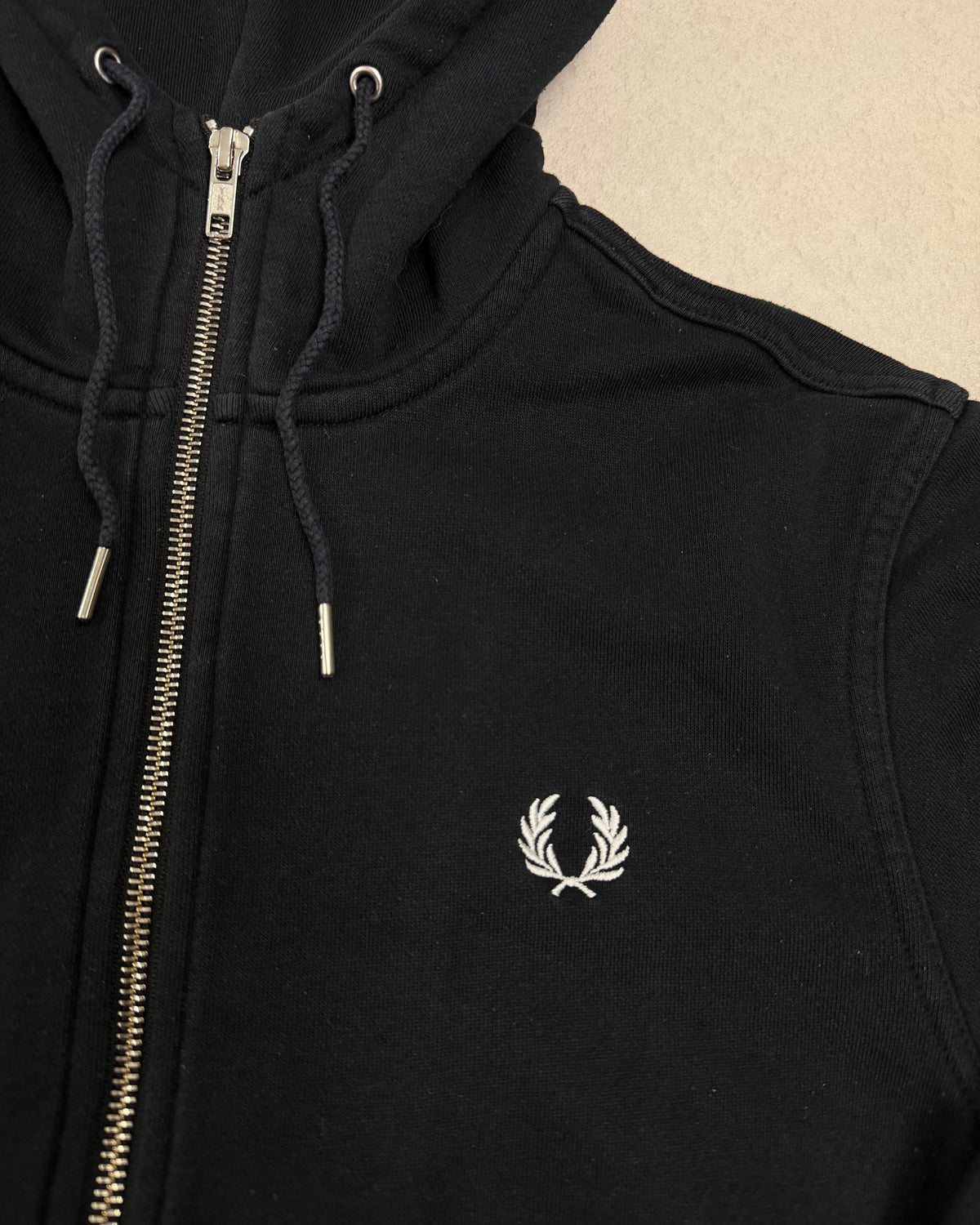 Fred Perry Zip-Hoodie Schwarz Größe S – Detail
