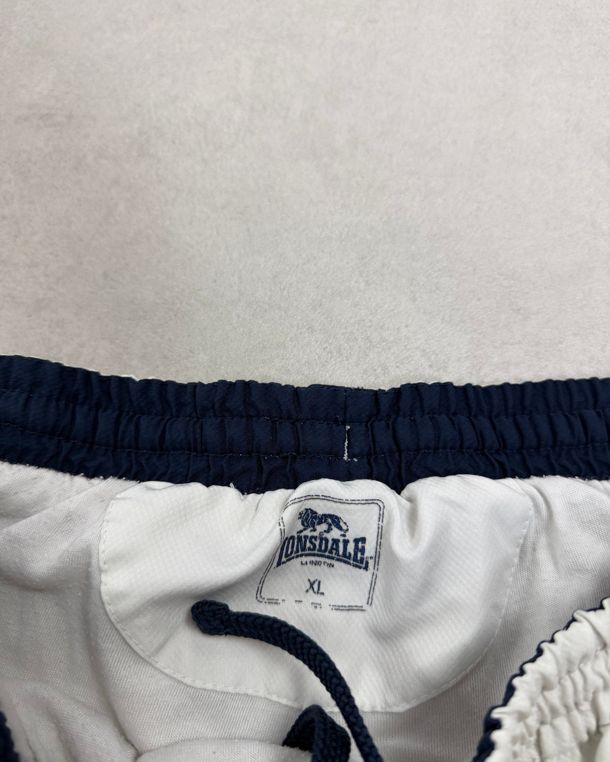 Lonsdale 3/4-Trainingshose Weiß Größe XL – Etikett