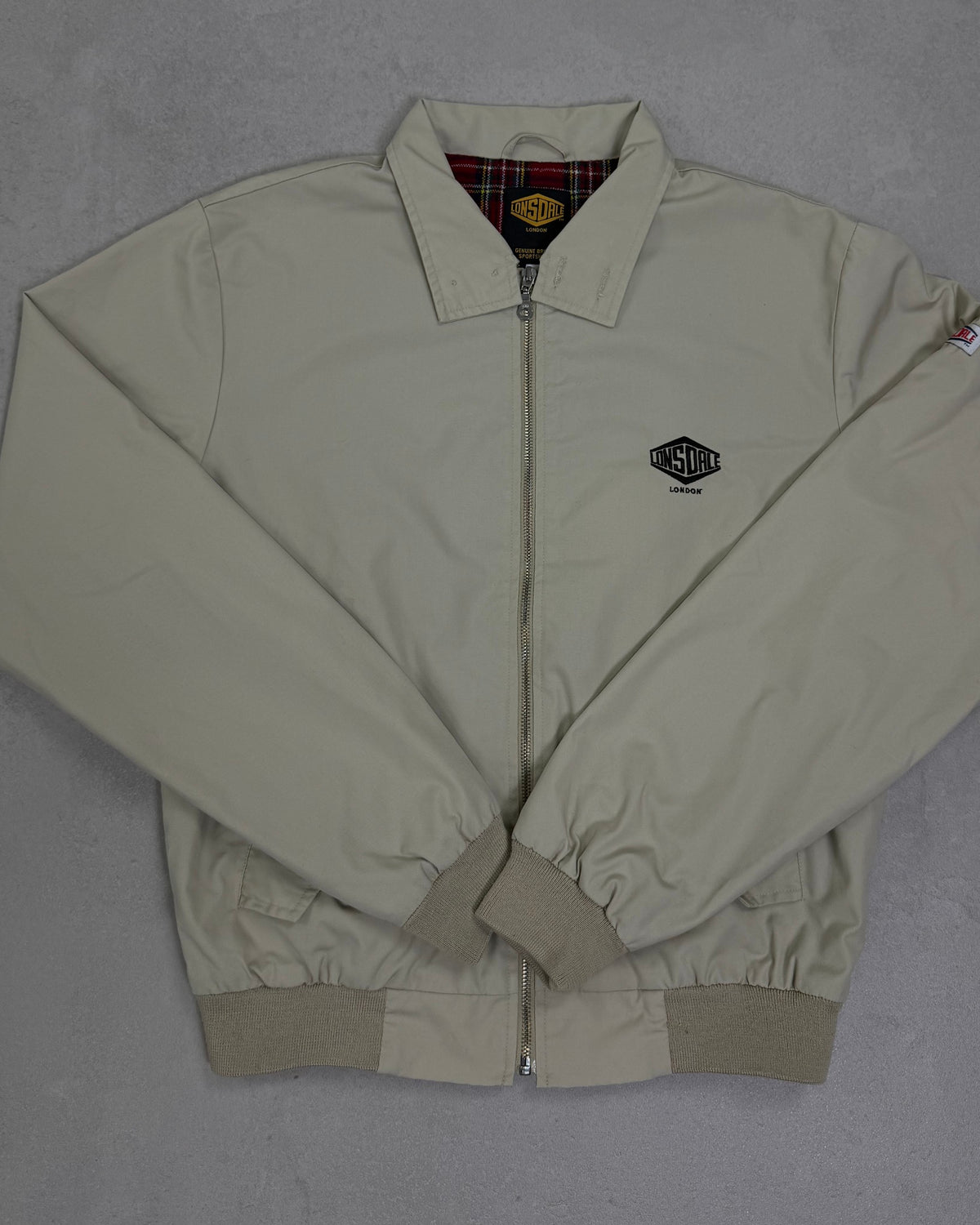 Lonsdale Harrington-Jacke Beige mit Tartan-Futter Größe M – Vorderseite
