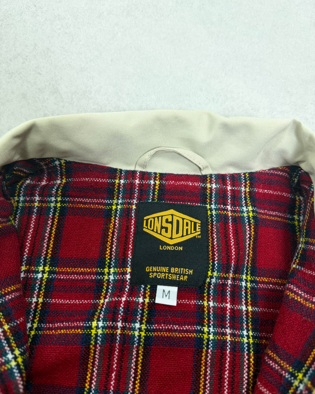 Lonsdale Harrington-Jacke Beige mit Tartan-Futter Größe M – Etikett