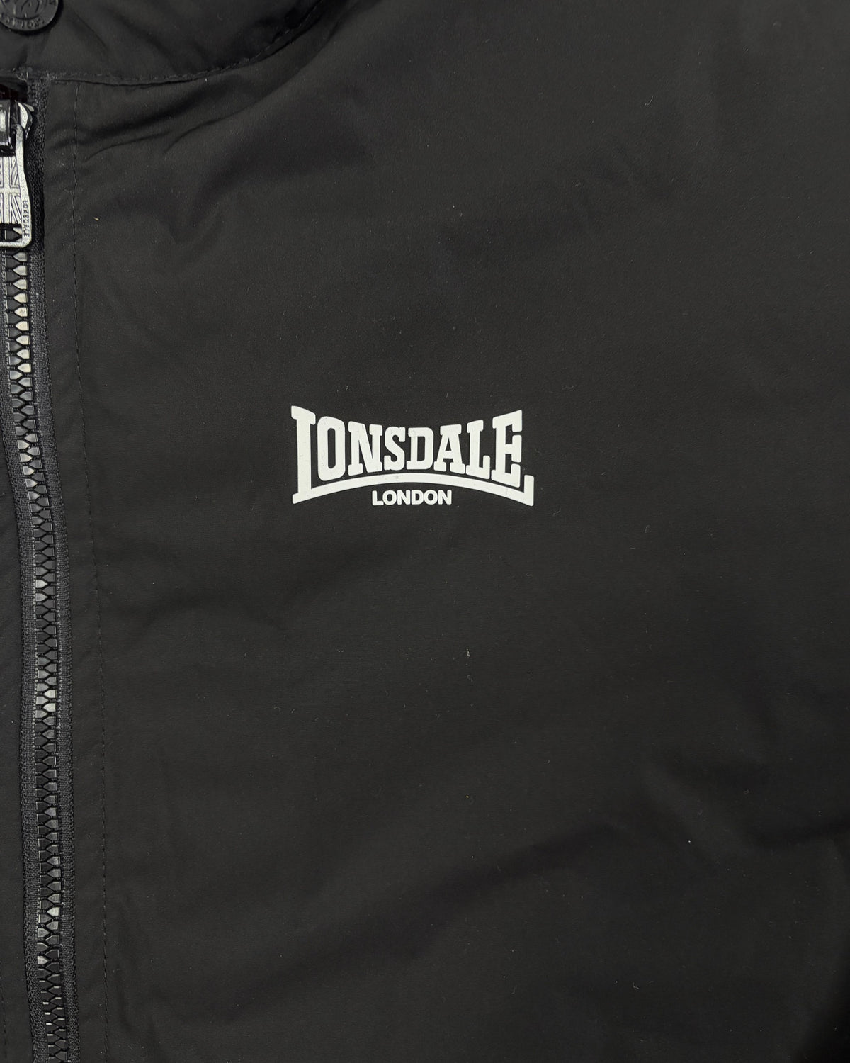 Lonsdale Steppjacke Schwarz Größe L – Detail