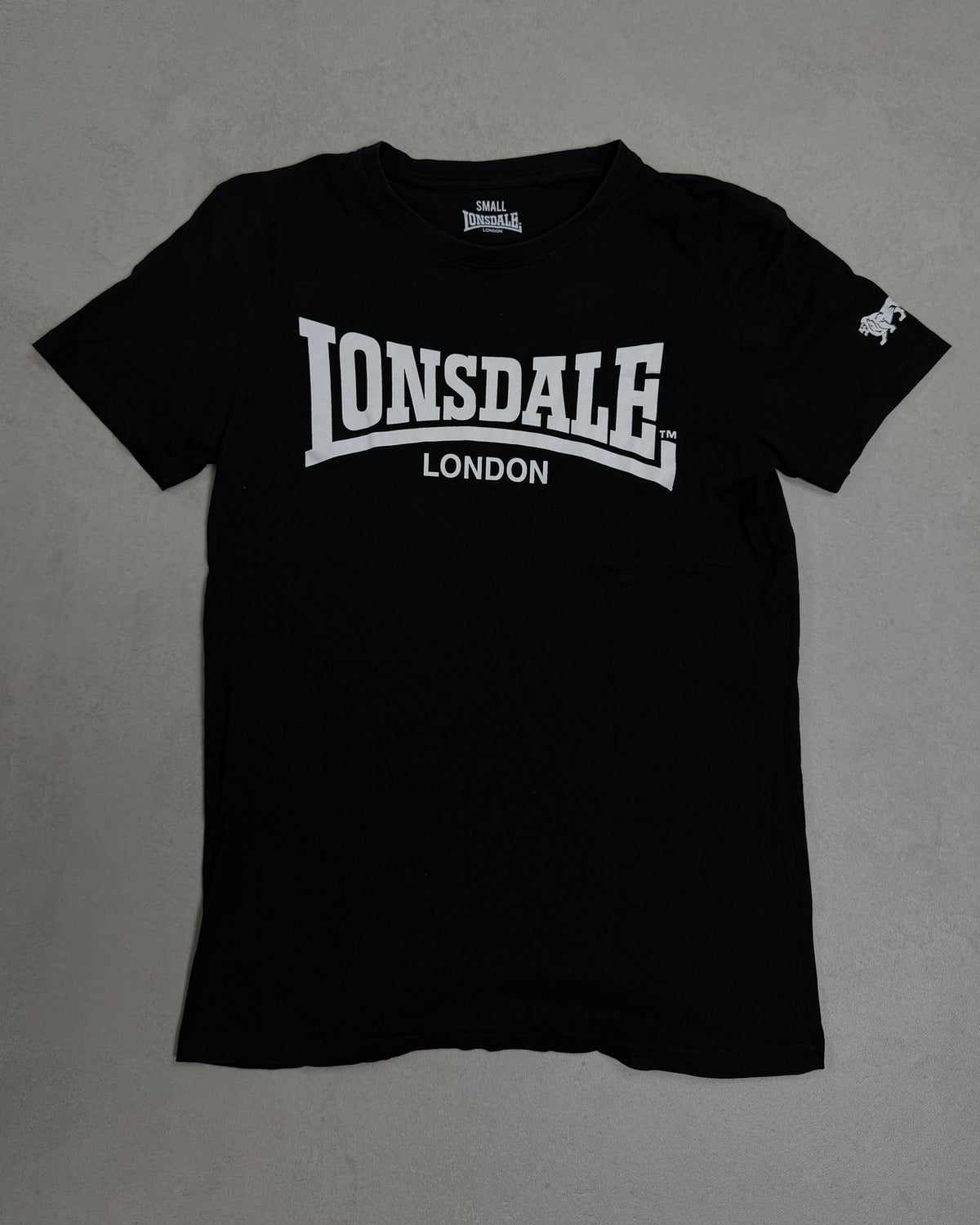 Lonsdale T-Shirt Schwarz mit großem Logo Größe S – Vorderseite
