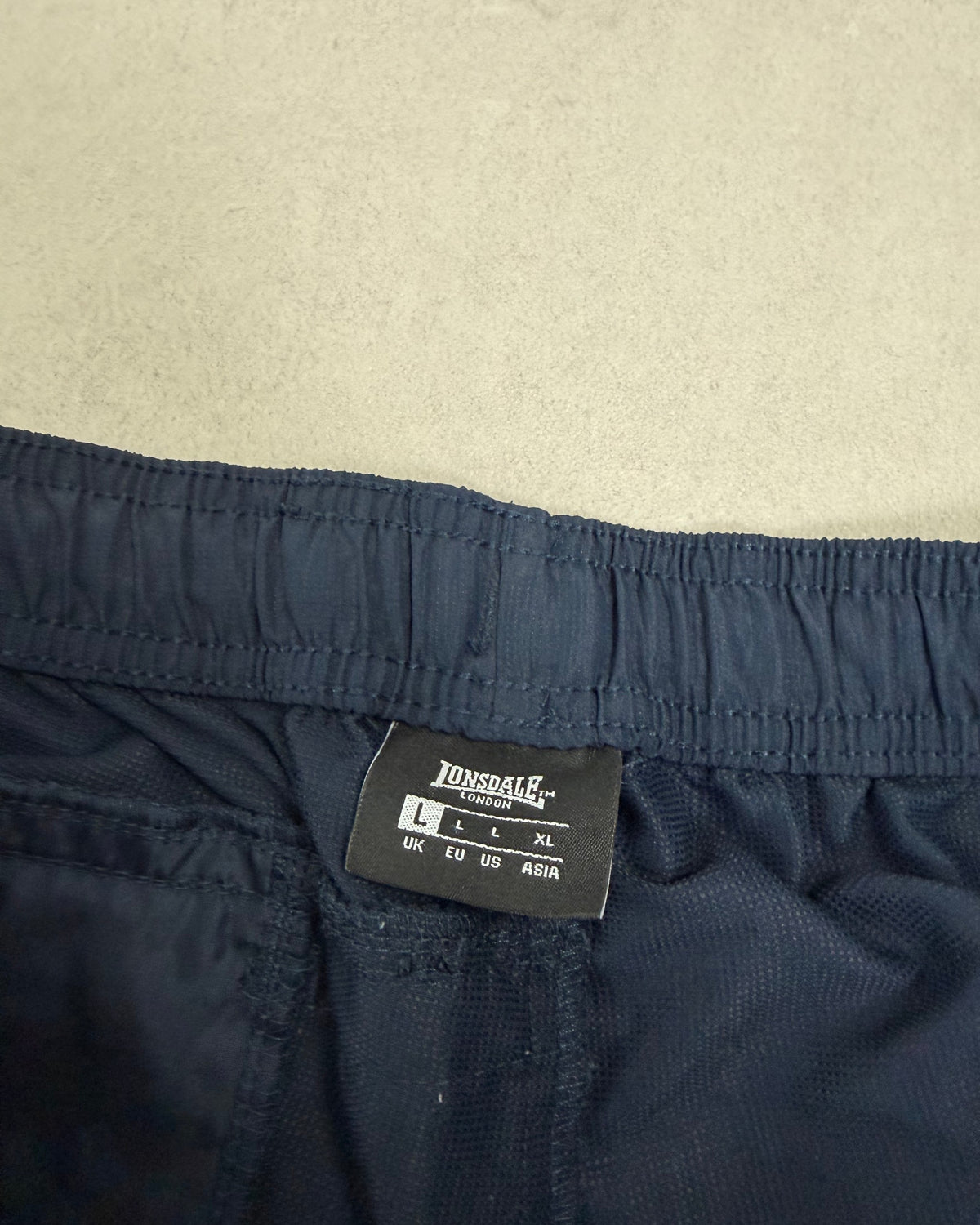 Lonsdale Trainingshose Navy Größe L – Etikett