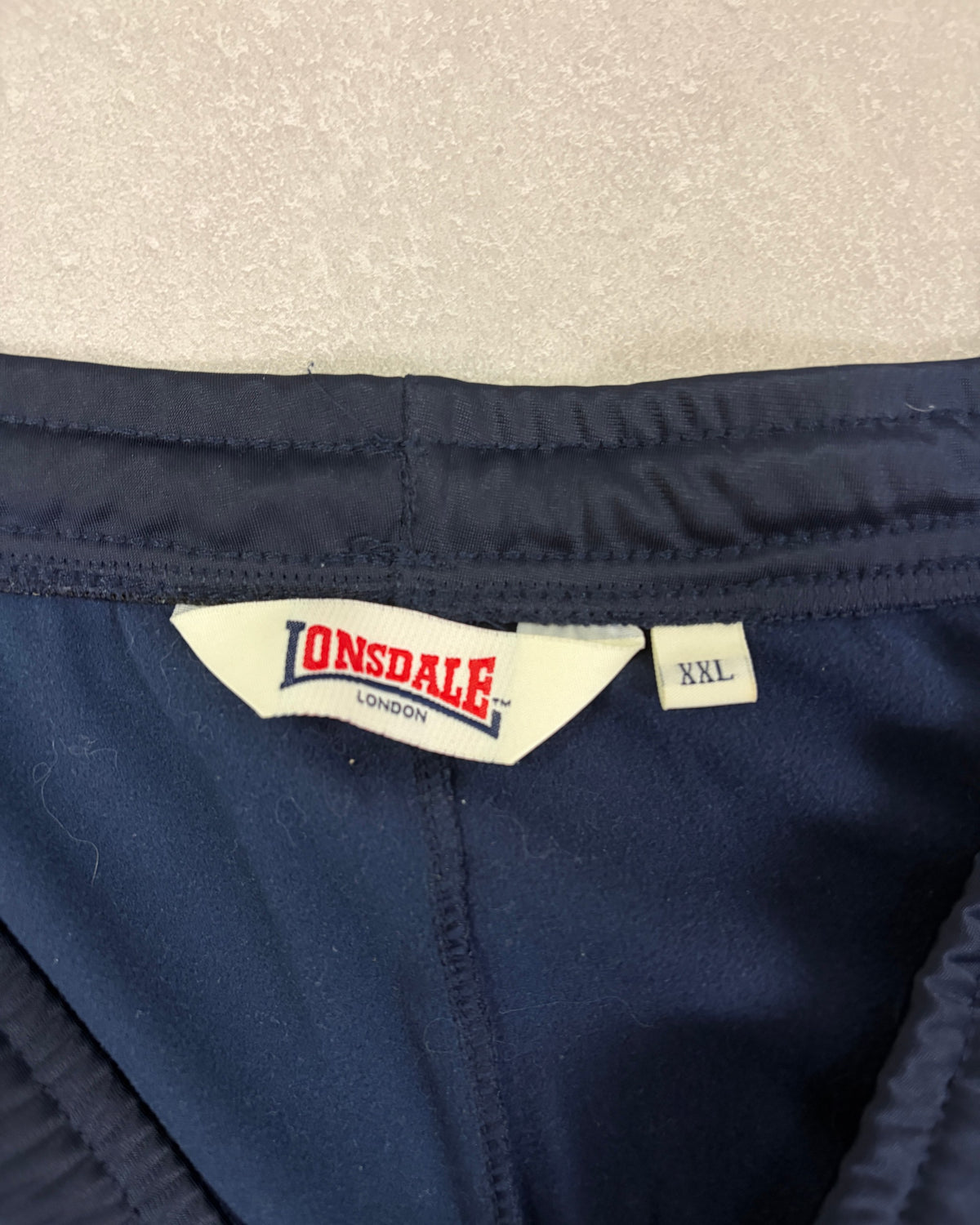 Lonsdale Trainingshose Navy mit weißem Seitenstreifen Größe 2XL – Etikett