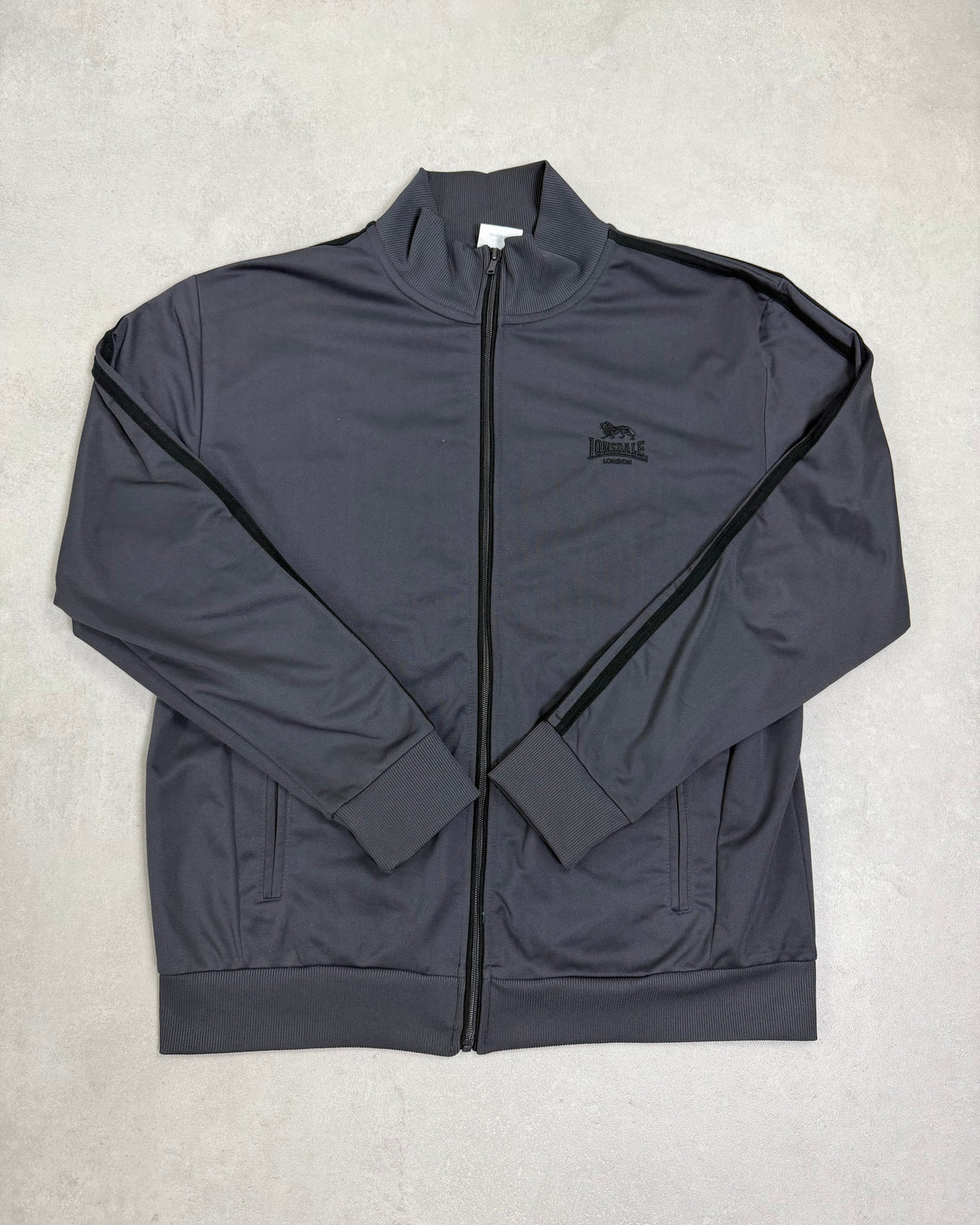 Lonsdale Trainingsjacke Anthrazit mit Streifen Größe XL – Vorderseite