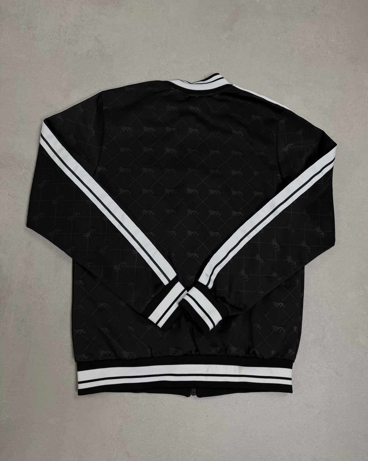 Lonsdale Trainingsjacke Schwarz mit Allover-Löwen Größe M – Rückseite
