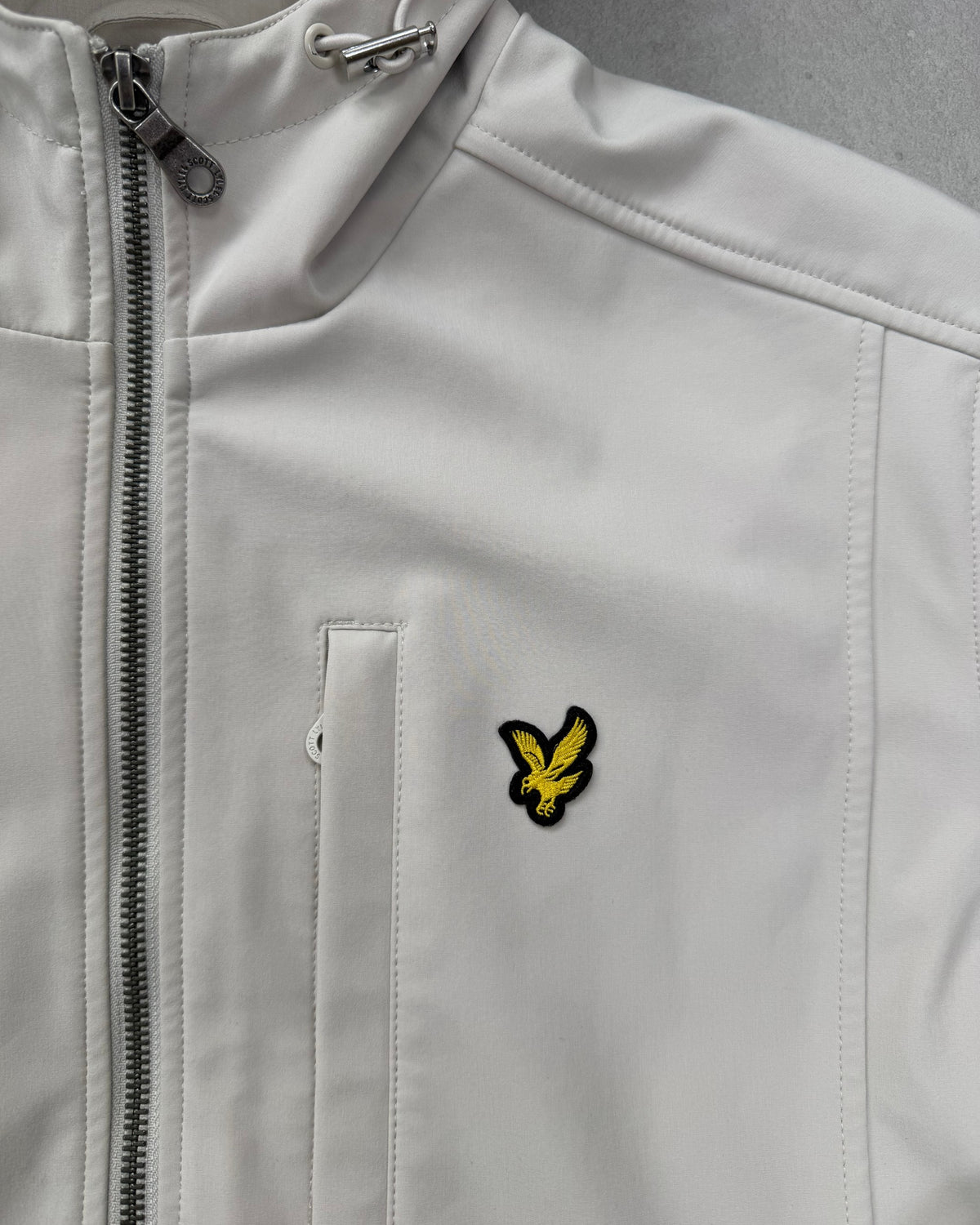 Lyle & Scott Kapuzen-Windjacke Hellgrau Größe L – Detail