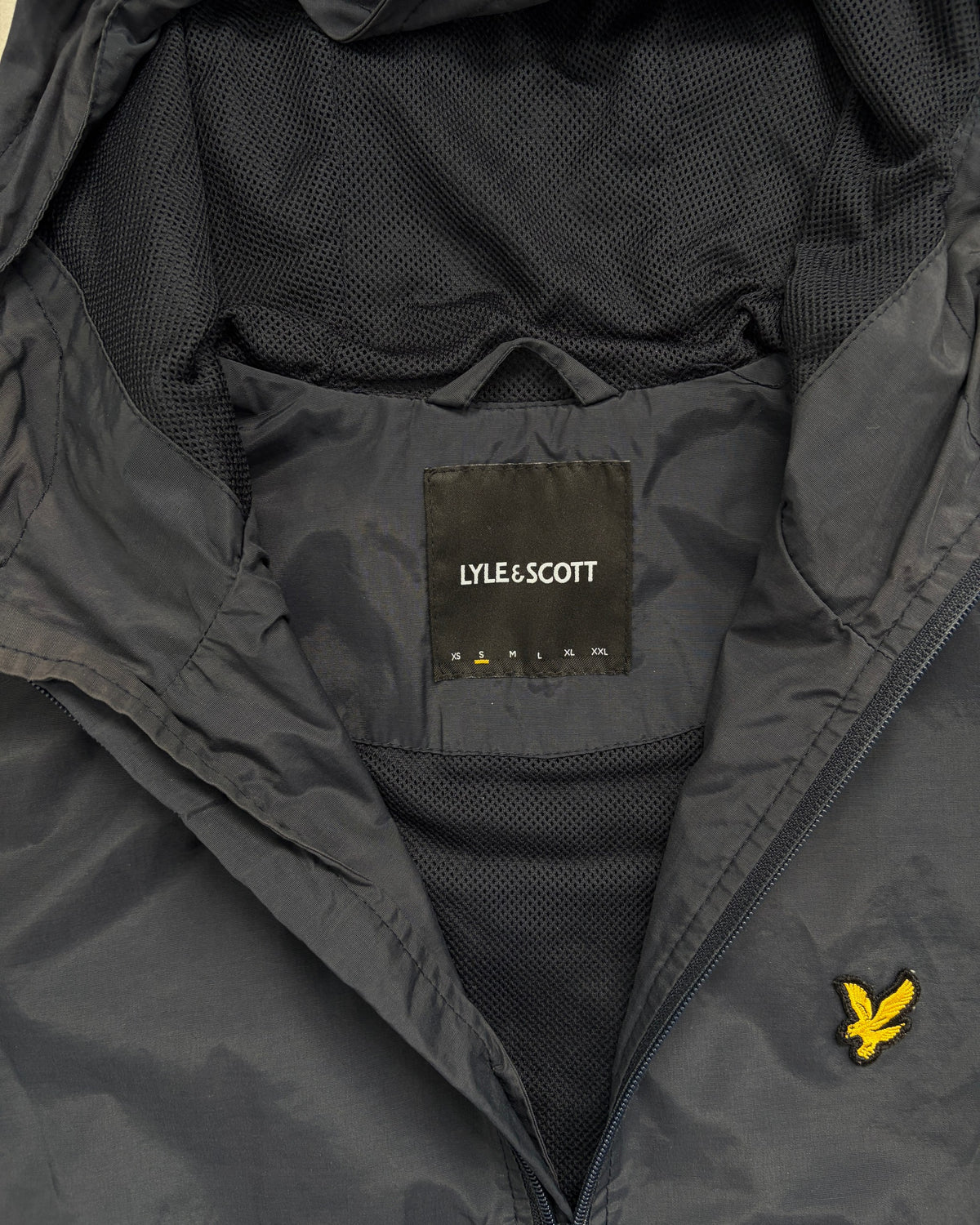 Lyle & Scott Kapuzen-Windjacke Navy Größe S – Etikett