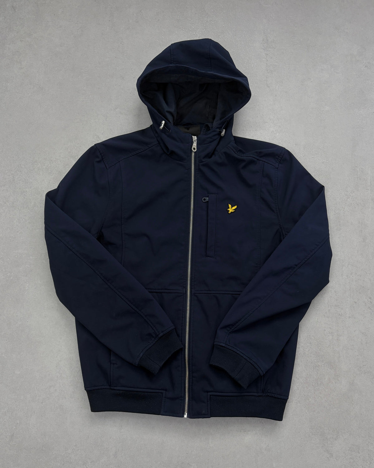 Lyle & Scott Kapuzen-Windjacke Navy mit Gold-Zip Größe M – Vorderseite