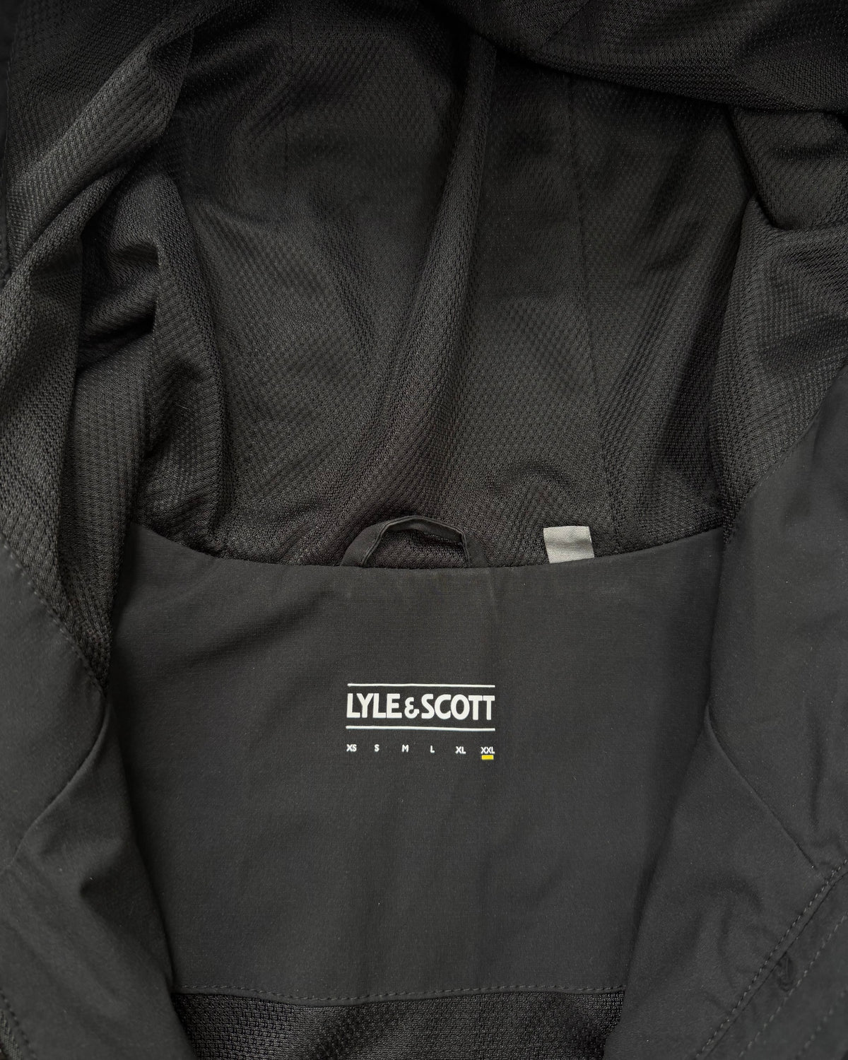 Lyle & Scott Kapuzen-Windjacke Schwarz in 2XL Größe 2XL – Etikett