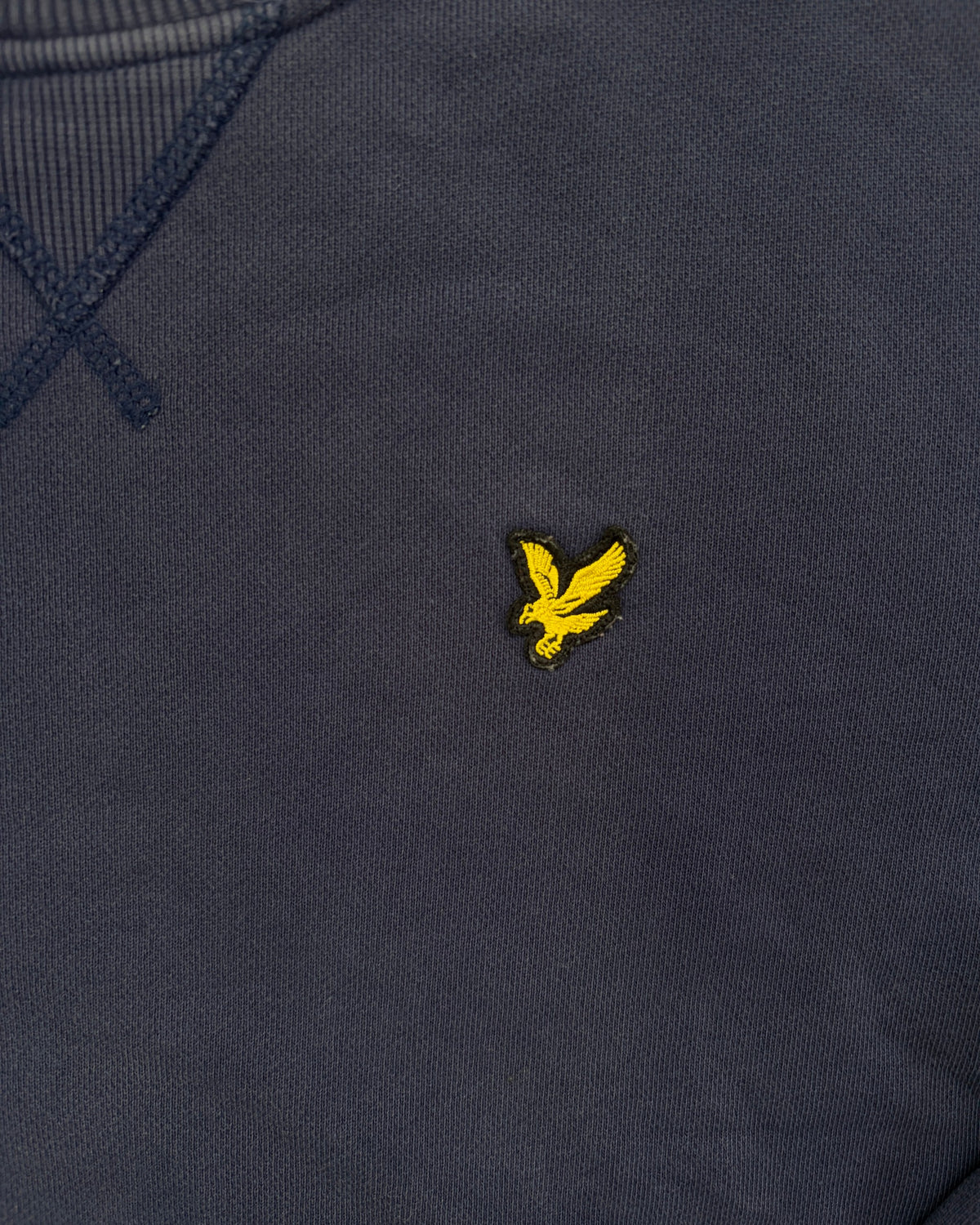 Lyle & Scott Pullover Navy mit gelbem Adler Größe XS – Detail