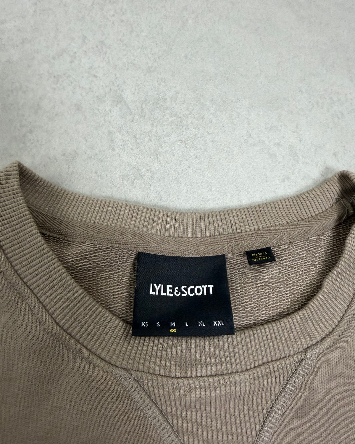 Lyle & Scott Pullover Taupe Größe M – Etikett
