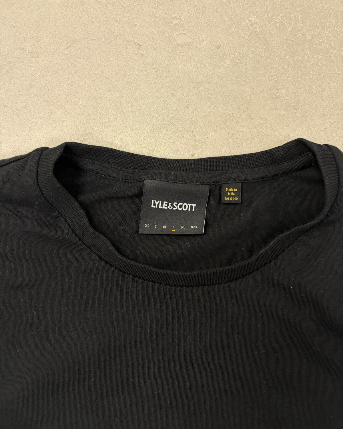 Lyle & Scott T-Shirt Schwarz mit Adler-Logo Größe L – Etikett