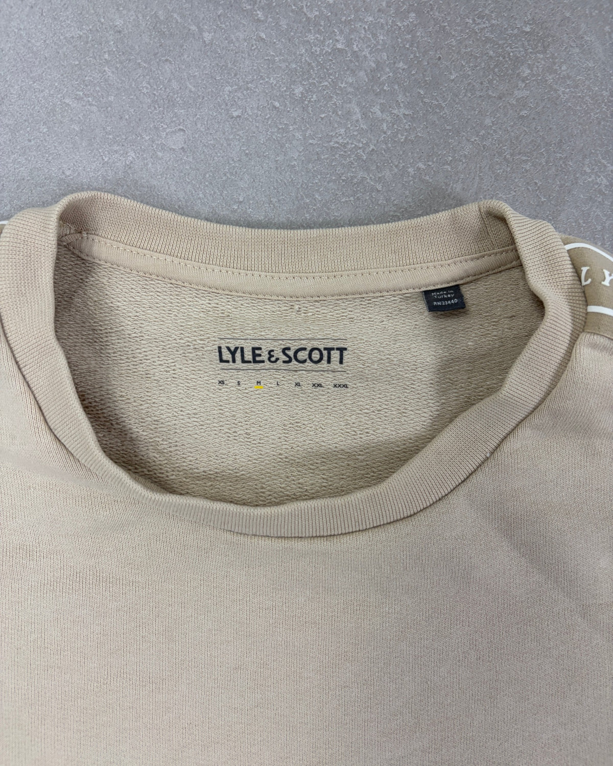 Lyle & Scott Taped Pullover Beige Größe M – Etikett