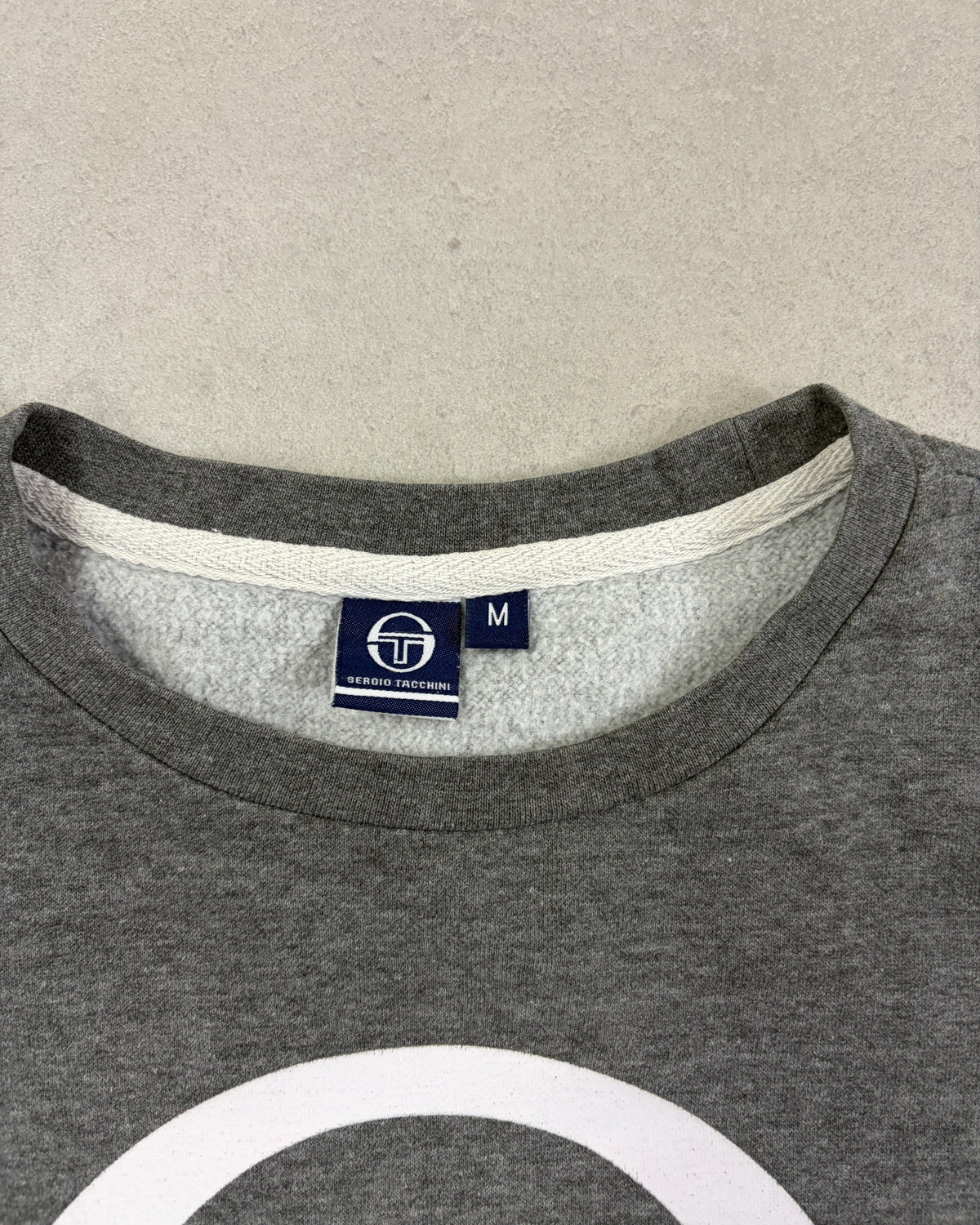 Sergio Tacchini Pullover Grau meliert mit großem Logo Größe M – Etikett